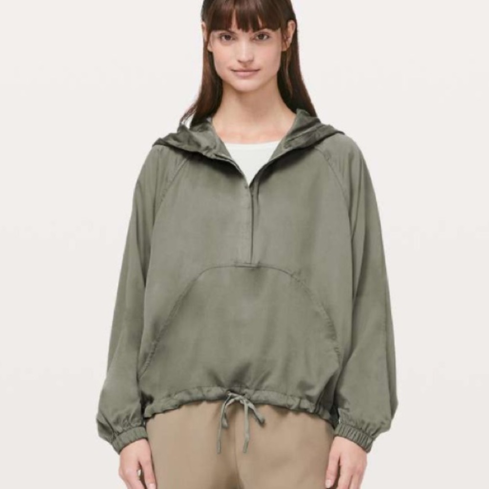Lululemon City Stroll Hoodie
Grey Sage